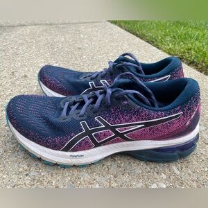 ASICS GT2000 9 women’s size 8.5